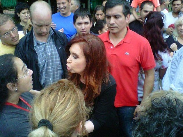 Cristina Kirchner, cuestionada por damnificados en La Plata