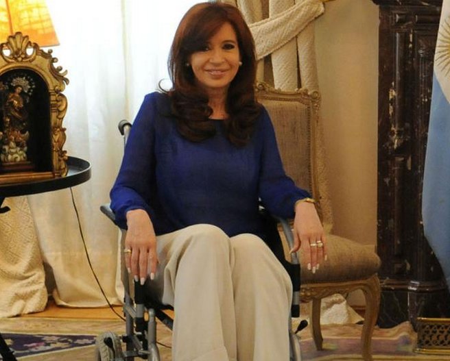 Cristina Kirchner, silla de ruedas