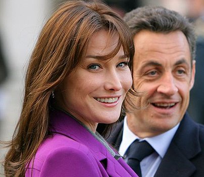 Nicolas Sarkozy, junto a su Primera Dama, Carla Bruni