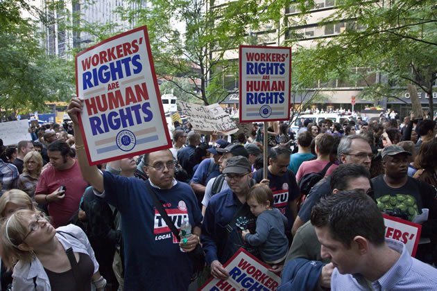 Manifestantes llaman a "Ocupar Wall Street"