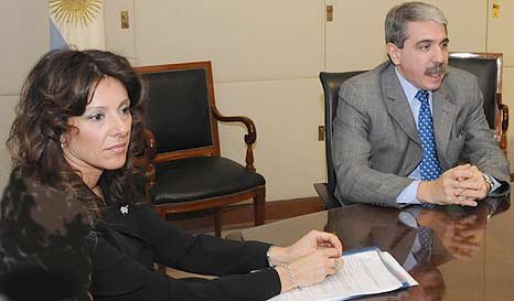 Mónica Cuñarro (izquierda) y Aníbal Fernández