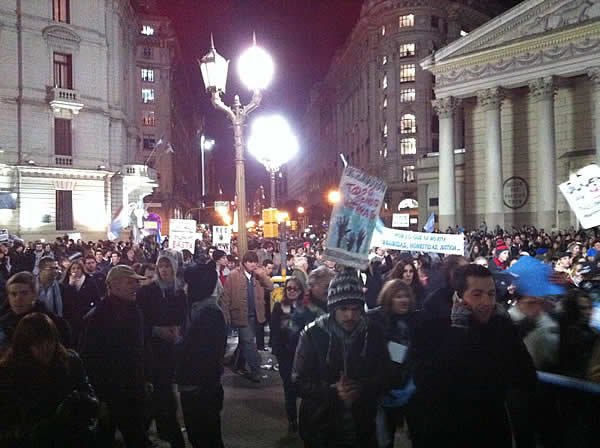 Cacerolazo en Plaza de Mayo -7J 7 de junio 2012