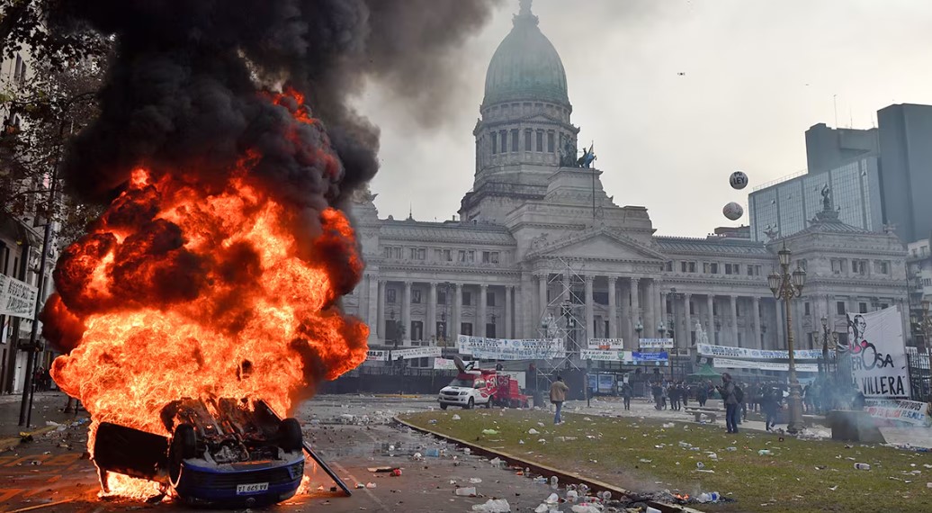 IIzquierda violenta, Incidentes, Violencia, Congreso, Honorable Aguantadero, Ley Bases