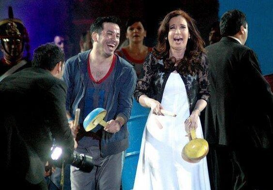 Cristina Kirchner, bailando en los treinta años de democracia