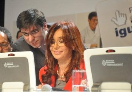 Diego Bossio (Dir. ANSES) y Cristina Fernández