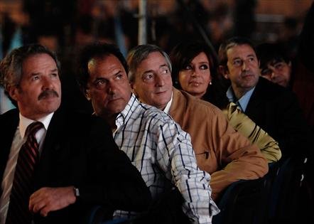 Felipe Solá, Daniel Scioli, Néstor Kirchner, Cristina y Cobos