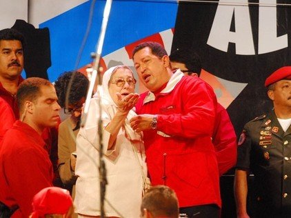 Hugo Chávez y la tristemente célebe Hebe Pastor de Bonafini, Madres