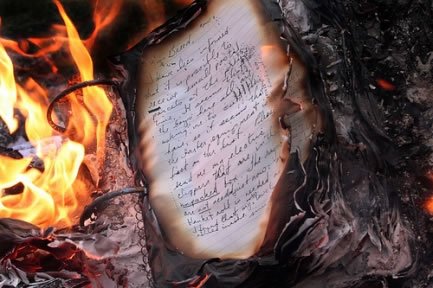 Libros quemados por el cristinismo