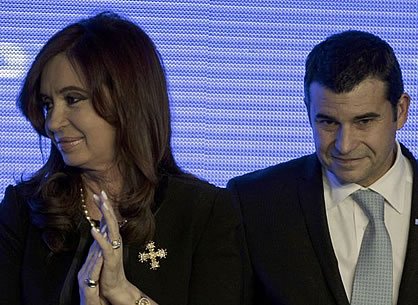 Miguel Gallucio, junto a la Presidente de la Nación