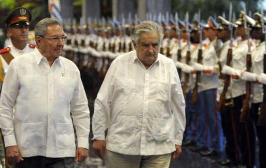 José Mujica y Raúl Castro, en Cuba