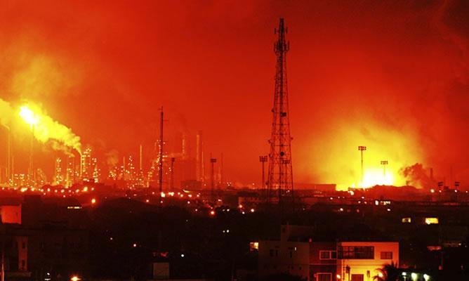 Incendio en la refinería de Amuay, complejo de Paraguaná