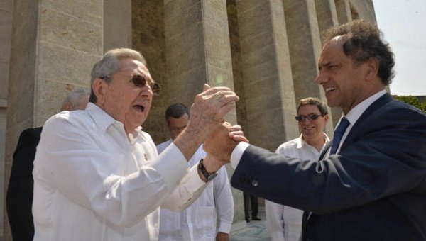 Daniel Scioli y Raúl Castro