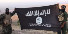 ISIS, bandera con militantes guerrilleros