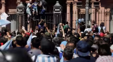 Toma de la Casa Rosada, Alberto Fernández, Gobierno de Alberto Fernández, Cristina Kirchner, Muerte de Diego Maradona