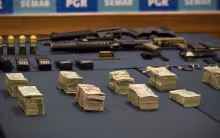 Armas y dinero de las drogas