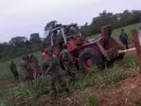 Los comandos bolivianos de frontera en plena incursión y robo de equipos. Foto: 