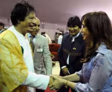 Cristina Kirchner y Muammar Qadafy