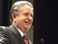 Eduardo Duhalde se lanzó en el complejo Costa Salguero